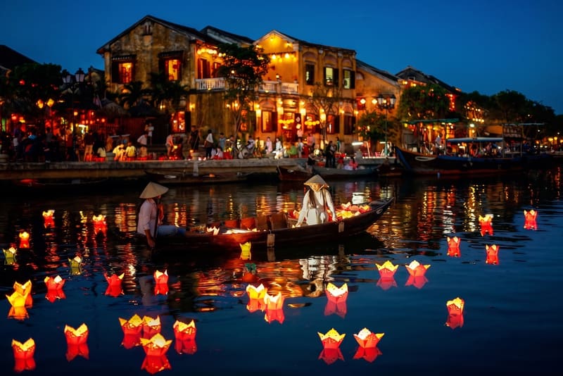 Lantern boat ride (Thu Bon River)