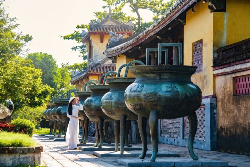 Nine Dynastic Urns