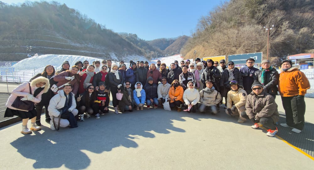An Avian group tour on a snowy day in South Korea